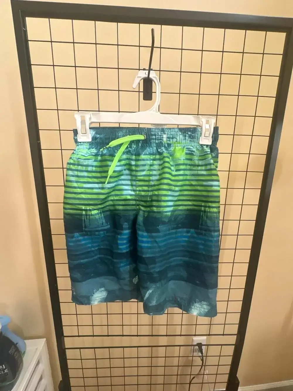 Under Armour Boys Striped Swim Trunks Size YMD (Medium)